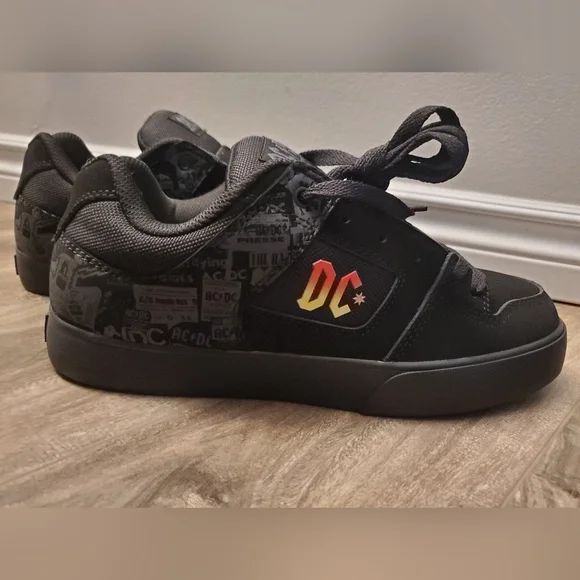BNWT Mens DC AC/DC Shoes, Size 9.5 - Picture 3 of 12